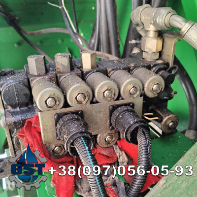 Ремонт гідророзподільника Komatsu Press