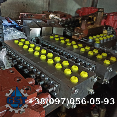 Ремонт гідророзподільника автокрана Komatsu